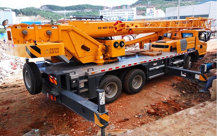 XCMG Official 20 Ton New Mobile Crane XCT20 China Small Truck Crane Price